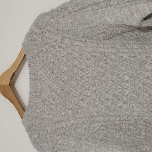 Barefoot Dreams Cable Knit Sweater For Men - Picture 4 of 10